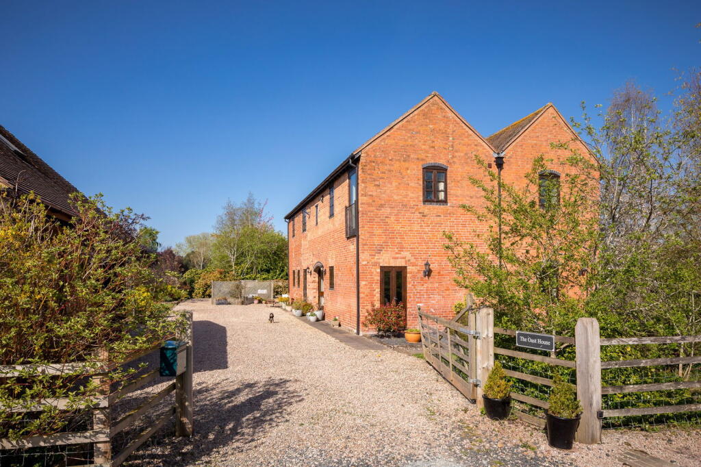 Main image of property: Bransford - between Worcester & Malvern