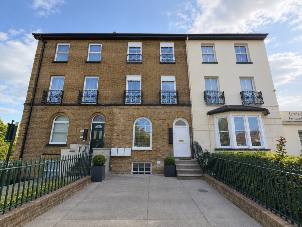 Main image of property: 17 Darnley Road, Gravesend, Kent, DA11