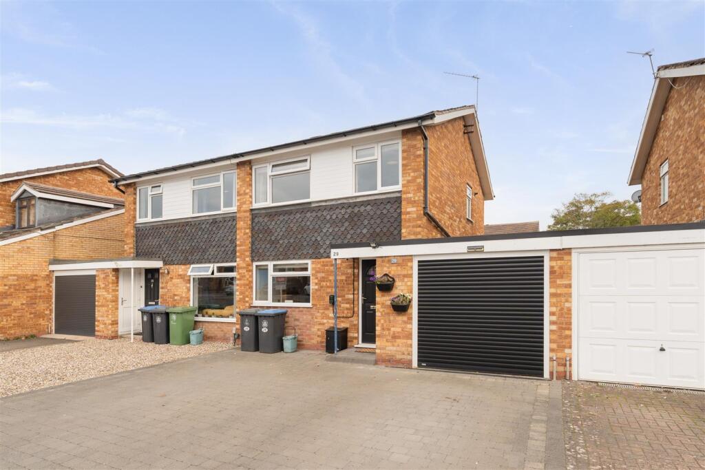 Main image of property: Westfield Crescent, Wellesbourne, Warwick