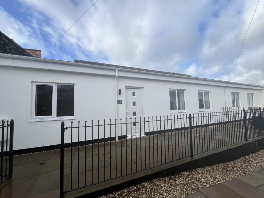 Main image of property: 19 High Street, Honiton