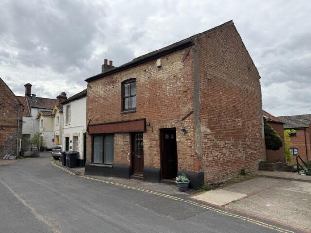 Main image of property: Mitre Tavern Barn, Mitre Yard, North Walsham, Norfolk NR28 9BN