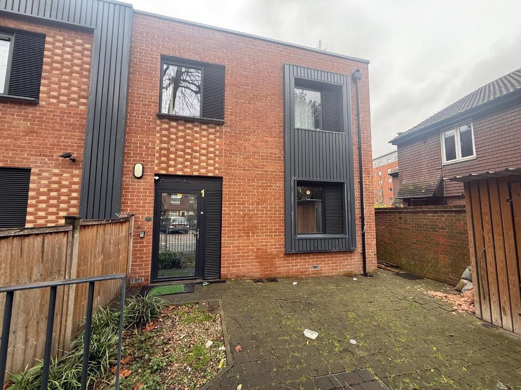 Main image of property: 130 Rotherhithe New Road, London, SE16 2AP