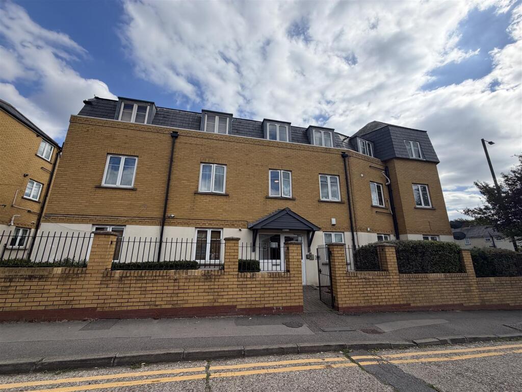 Main image of property: Autumn Close, EN1