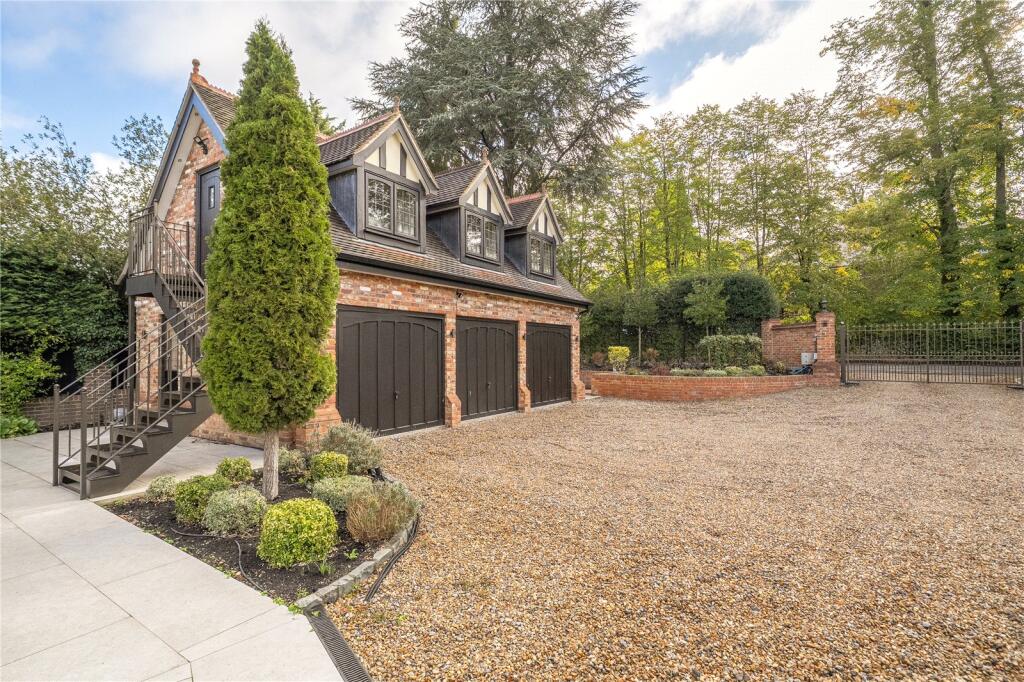 Main image of property: Studio Annexe, Oakwood House, Lady Margaret Road, Sunningdale, SL5