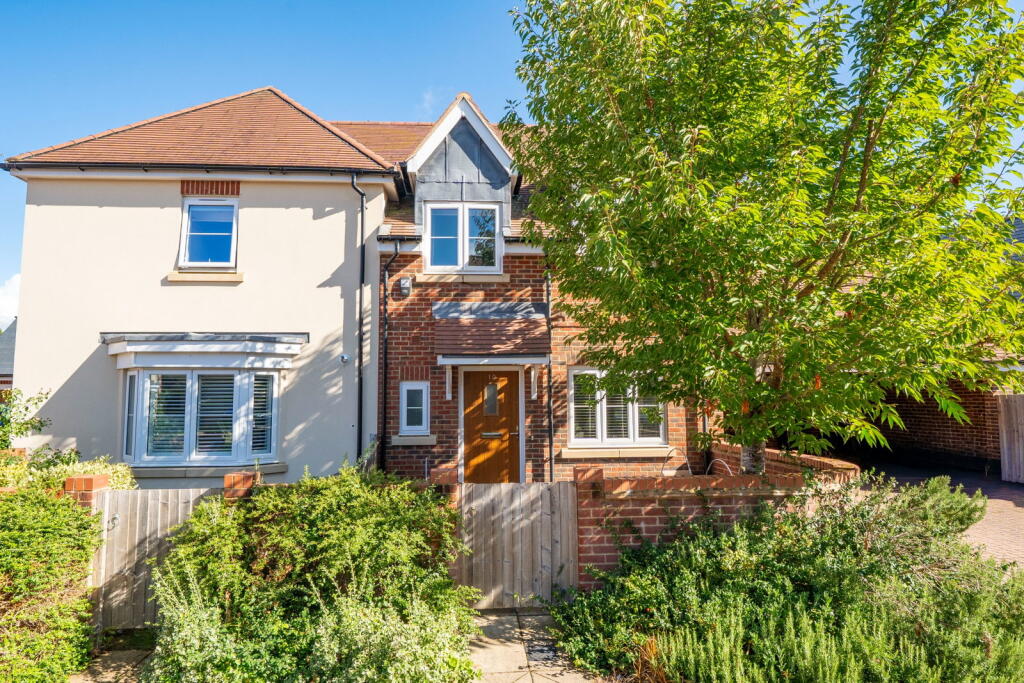 Main image of property: Fiver Close, Whitchurch, RG28 7FN