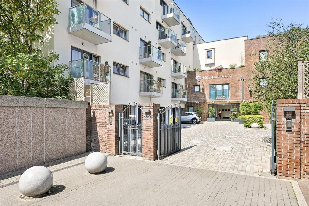 Main image of property: High Road, Loughton