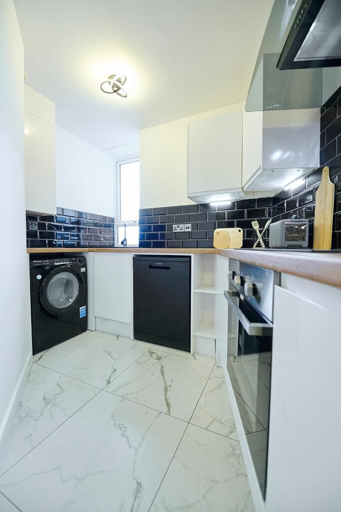 Main image of property: 122 Queens Street, Sheffield