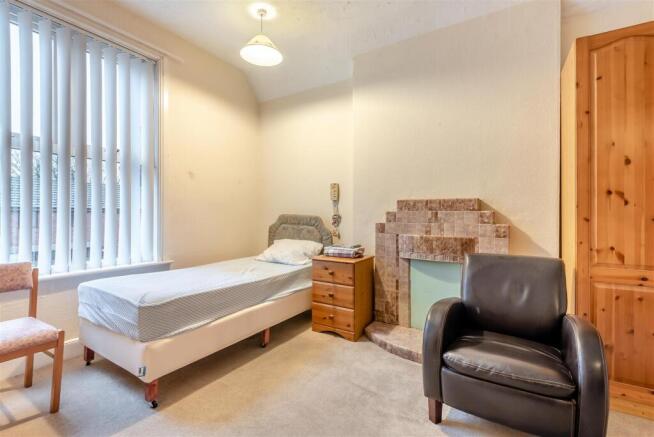 8672402-interior30.jpg