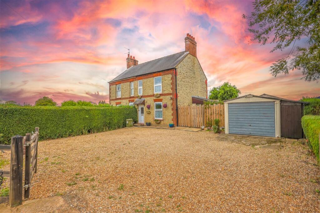 Main image of property: Hallgate, Spalding