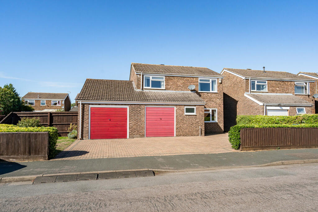 Main image of property: Shaw Close, Bicester, OX26