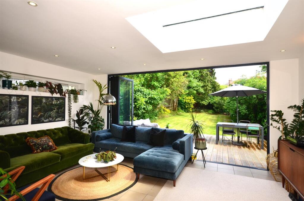 Main image of property: Muswell Hill Road