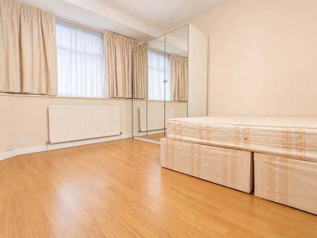 Main image of property: *** ALL BILLS ARE INCLUDED *** £1175 pcm - Enfield EN3