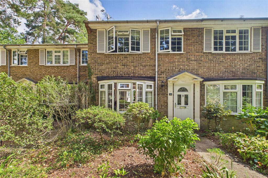 Main image of property: Broomhall Lane, Horsell, Surrey, GU21