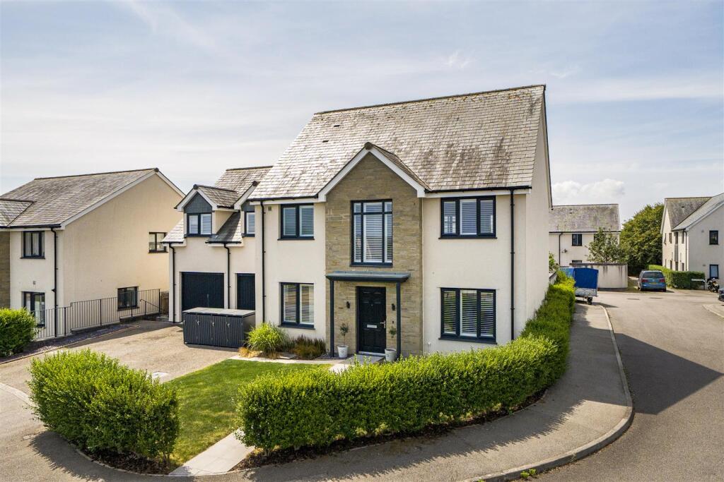 Main image of property: Mawnan Smith