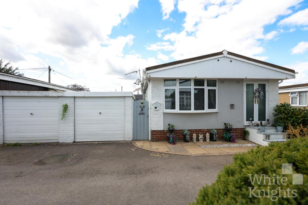 Main image of property: Mere Oak Park, Three Mile Cross, Reading, Berkshire, RG7 1NR