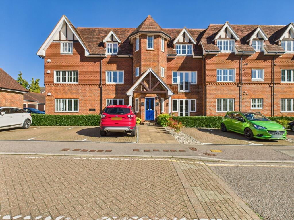 Main image of property: Oakfield Close, Amersham, Buckinghamshire, HP6