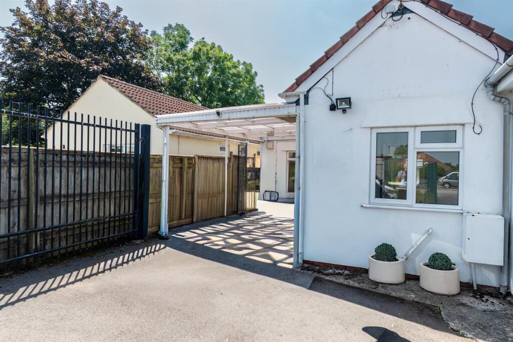 Main image of property: Bath Road, Saltford, Bristol