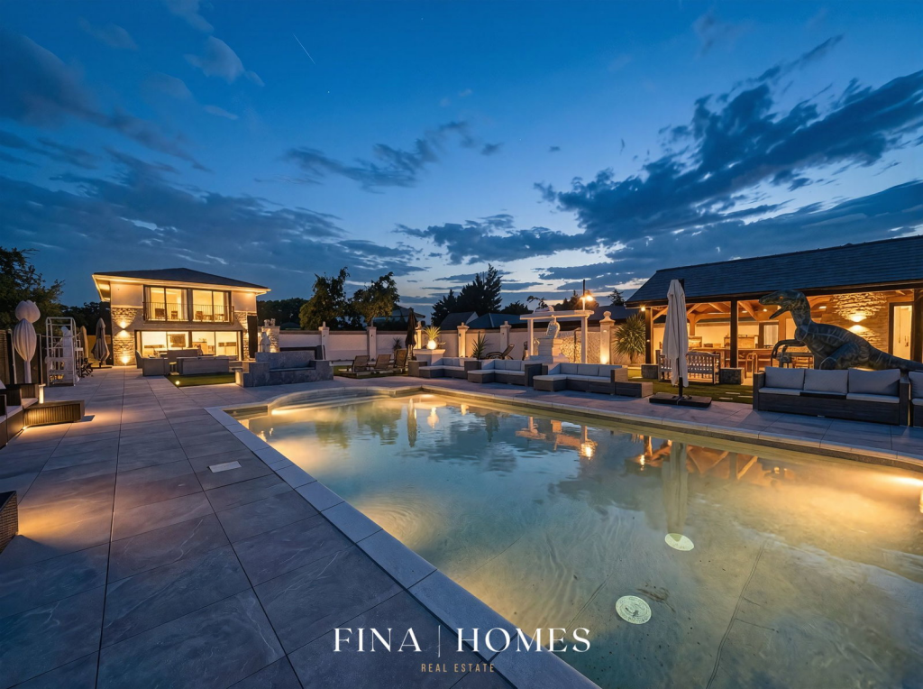 Main image of property: Lower Dunton Road, Dunton, Brentwood, CM13 3SL