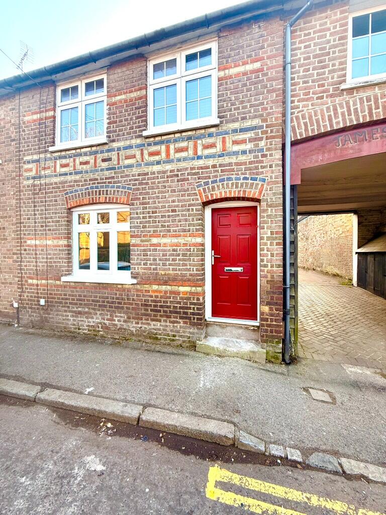 Main image of property: High Street, AL3
