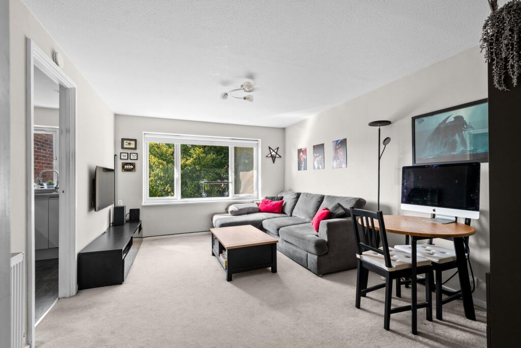Main image of property: Middlefields, Croydon, CR0 9LH