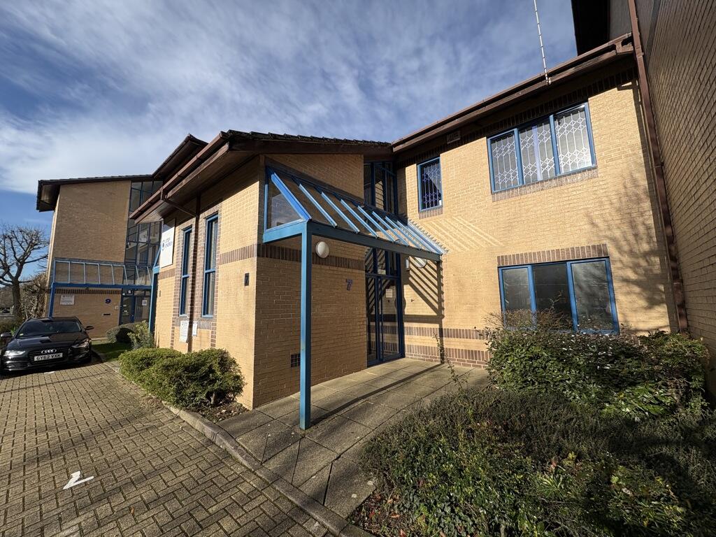 Main image of property: 7 West Links, Tollgate, Chandler's Ford, Eastleigh, Hampshire, SO53