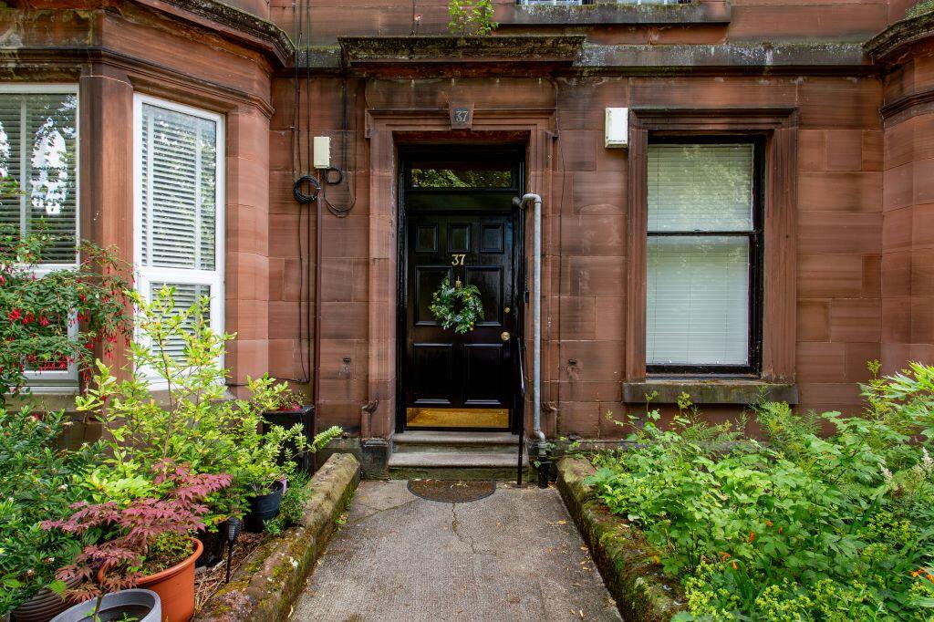 Main image of property: 0/1 37 Oakshaw Street East, Paisley, PA1 2DD