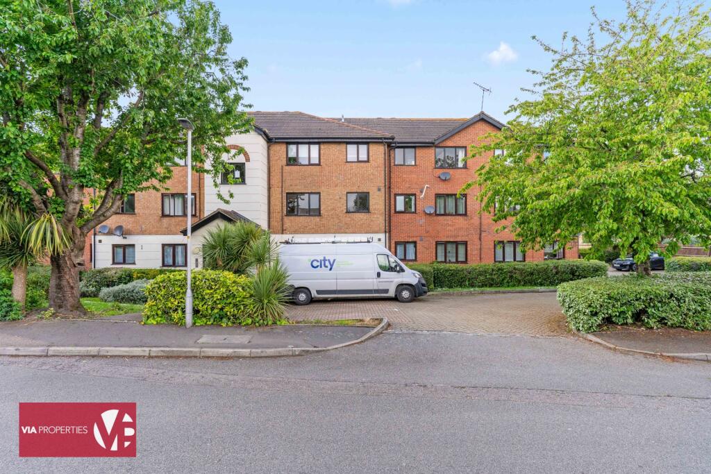 Main image of property: Parrotts Field, Hoddesdon, EN11