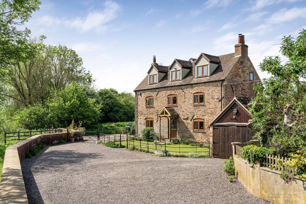 Main image of property: Weir Green, Elmore,