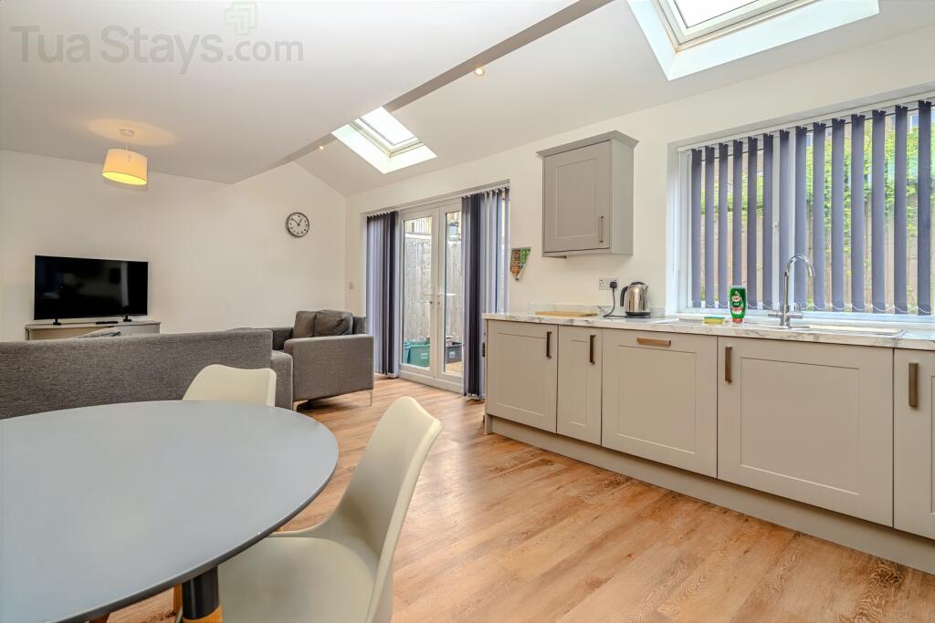 Main image of property: Cinderford Close 8, Bristol, England (ALL BILLS INCLUDED)