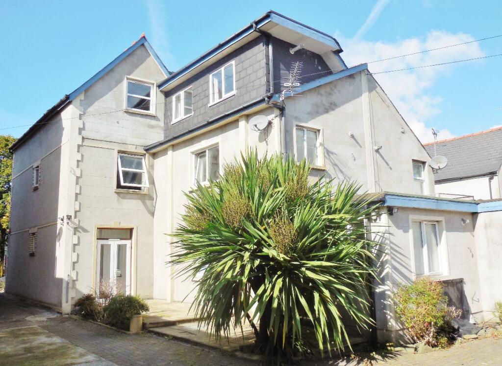 Main image of property: First Floor Flat, Richmond Road, Cardiff CF24 3BX