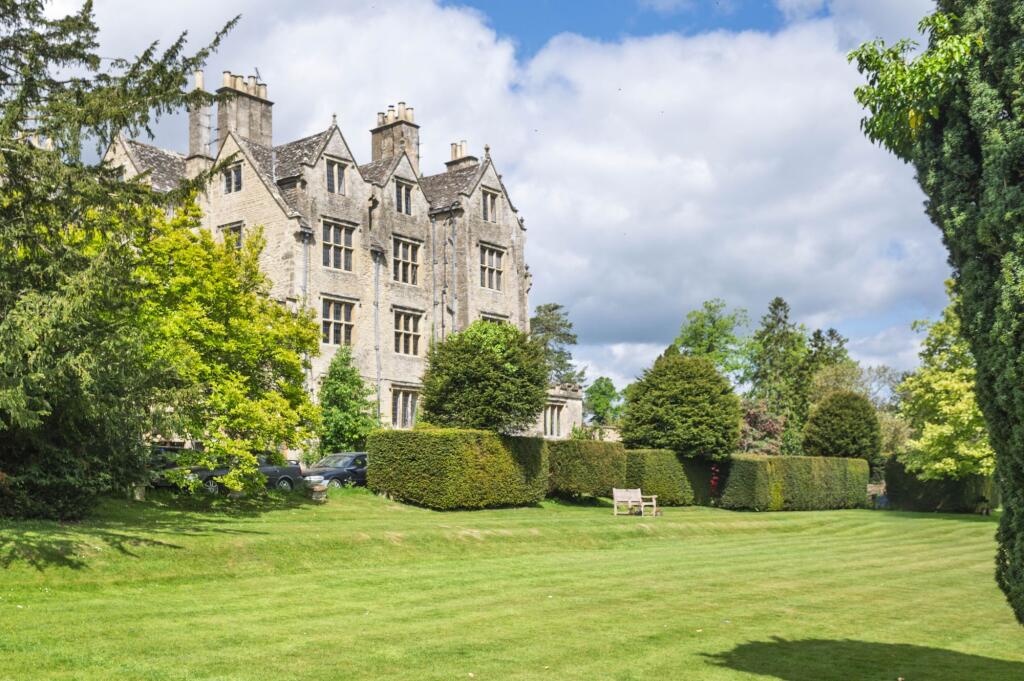 Main image of property: High Street, Shipton-Under-Wychwood, OX7