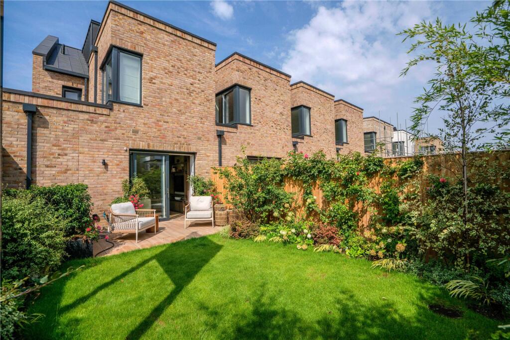 Main image of property: Bakers Mews, Twickenham, TW2
