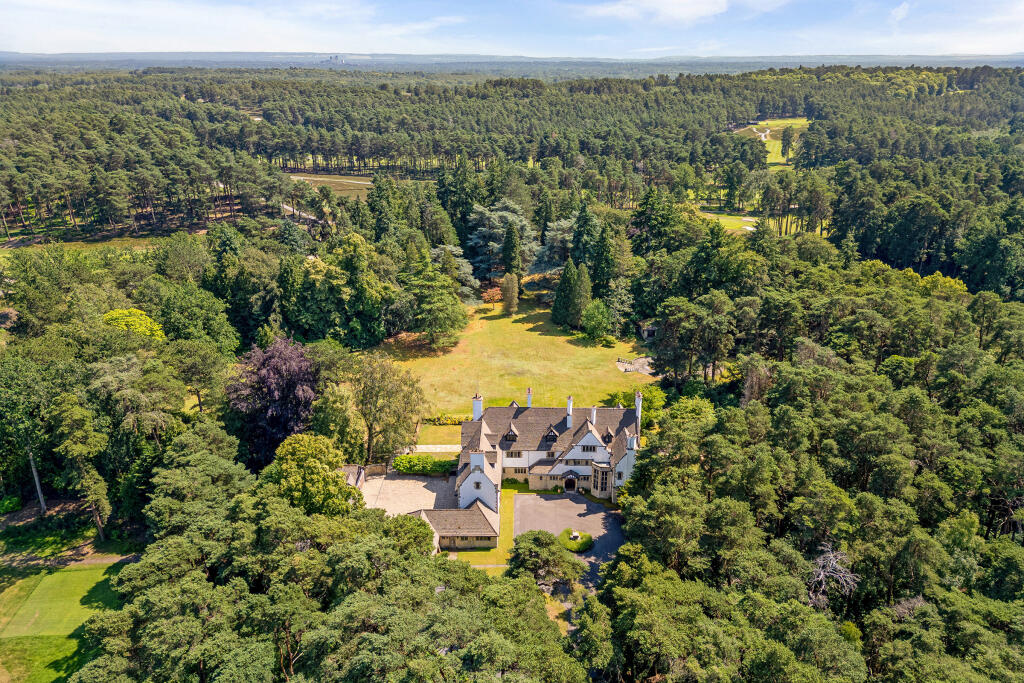 Main image of property: London Road, Sunningdale, Surrey, SL5