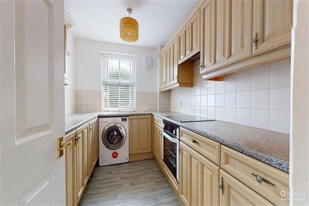 Main image of property: Hastingwood Court, 166-168 Queens Road, Buckhurst Hill, IG9