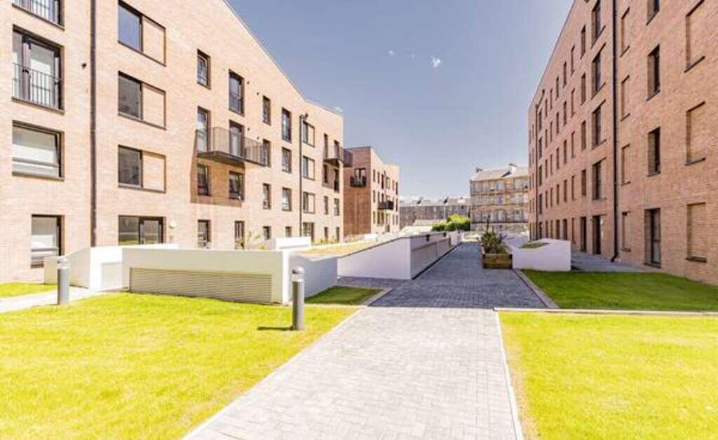 Main image of property: 60 Maxwell Road, Glasgow