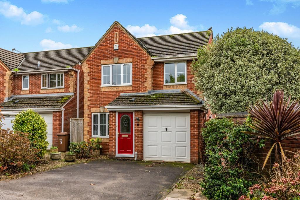 Main image of property: 7 Cranmer Drive, Nursling, Southampton, SO16 0TD