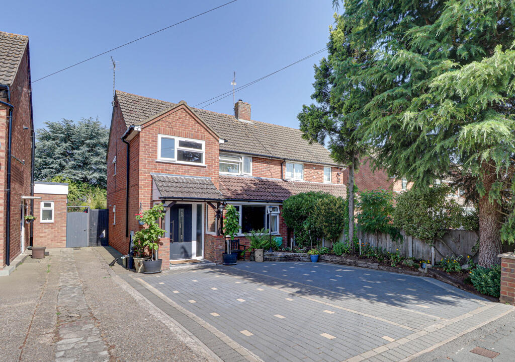 Main image of property: Elm Avenue, Caddington, LU1