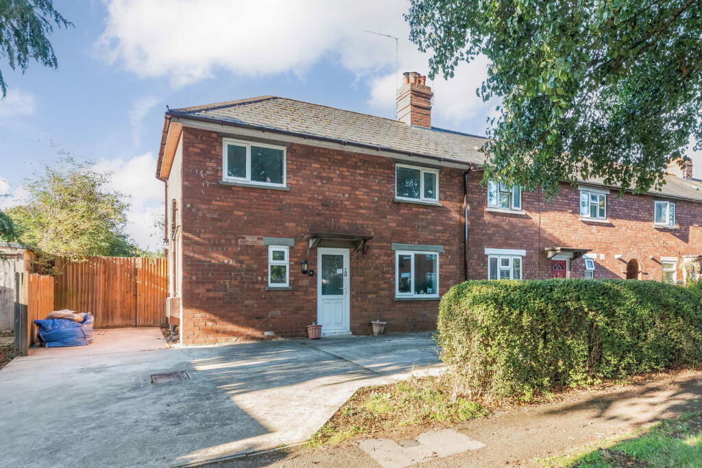 Main image of property: Beechfield Crescent, Banbury OX16 9AR