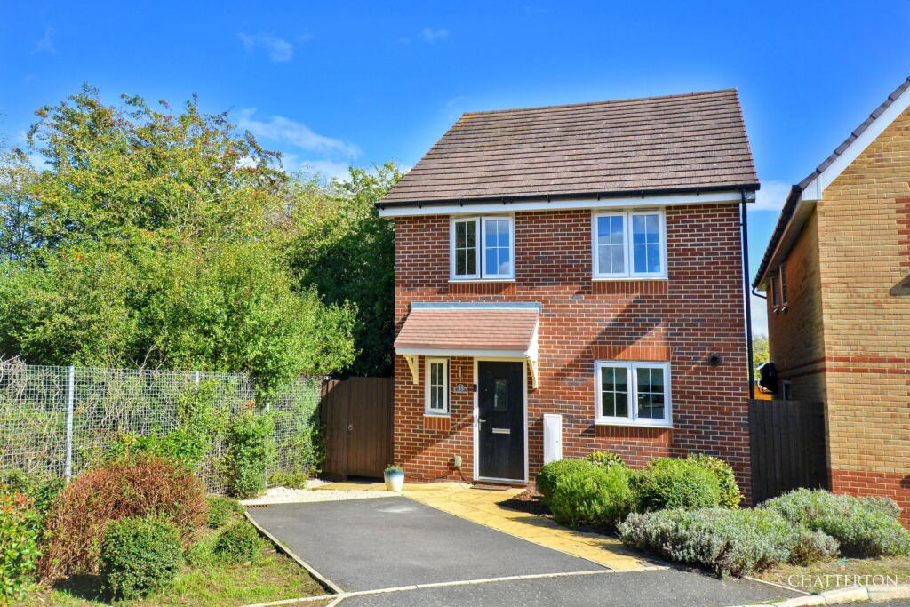 Main image of property: Hawthorn Close, Honeybourne, WR11 7AH