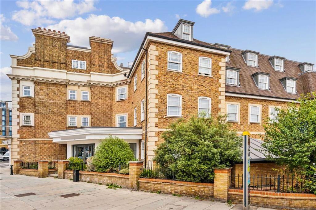 Main image of property: Kew Bridge Road, Brentford