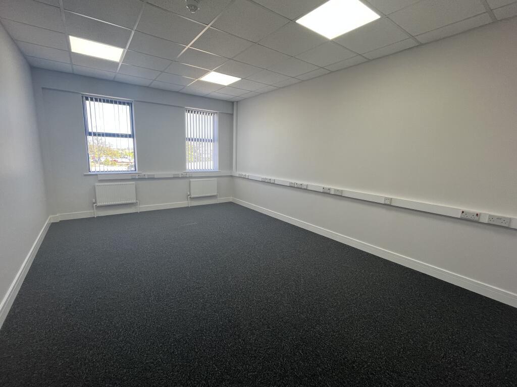 400 sqft office