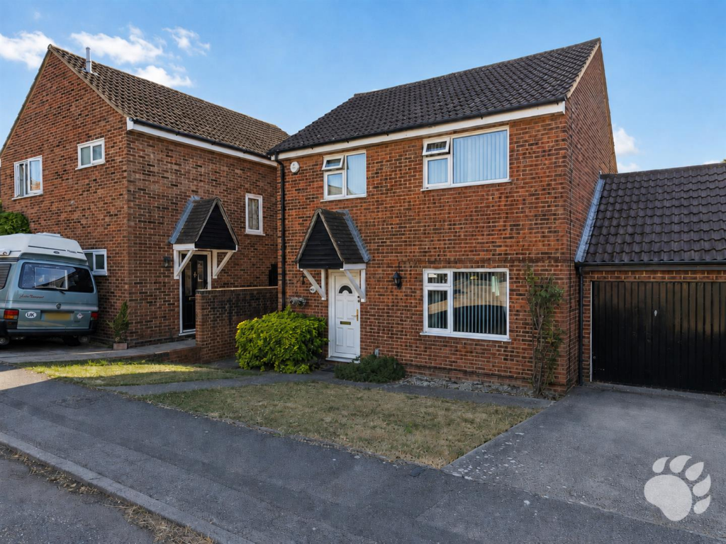 Main image of property: Tiptree Grove, Wickford, SS12