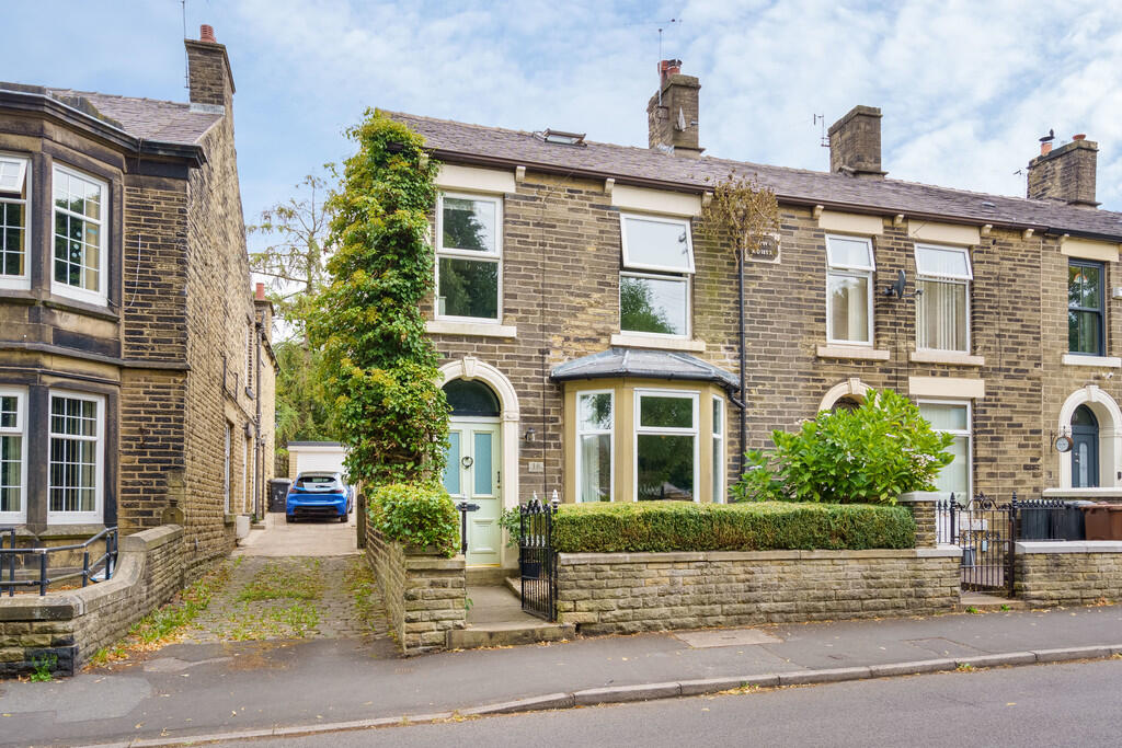 Main image of property: Hollincross Lane, Glossop
