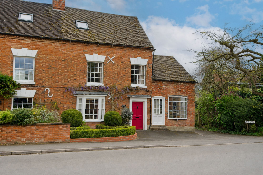 Main image of property: High Street, Harbury, CV33