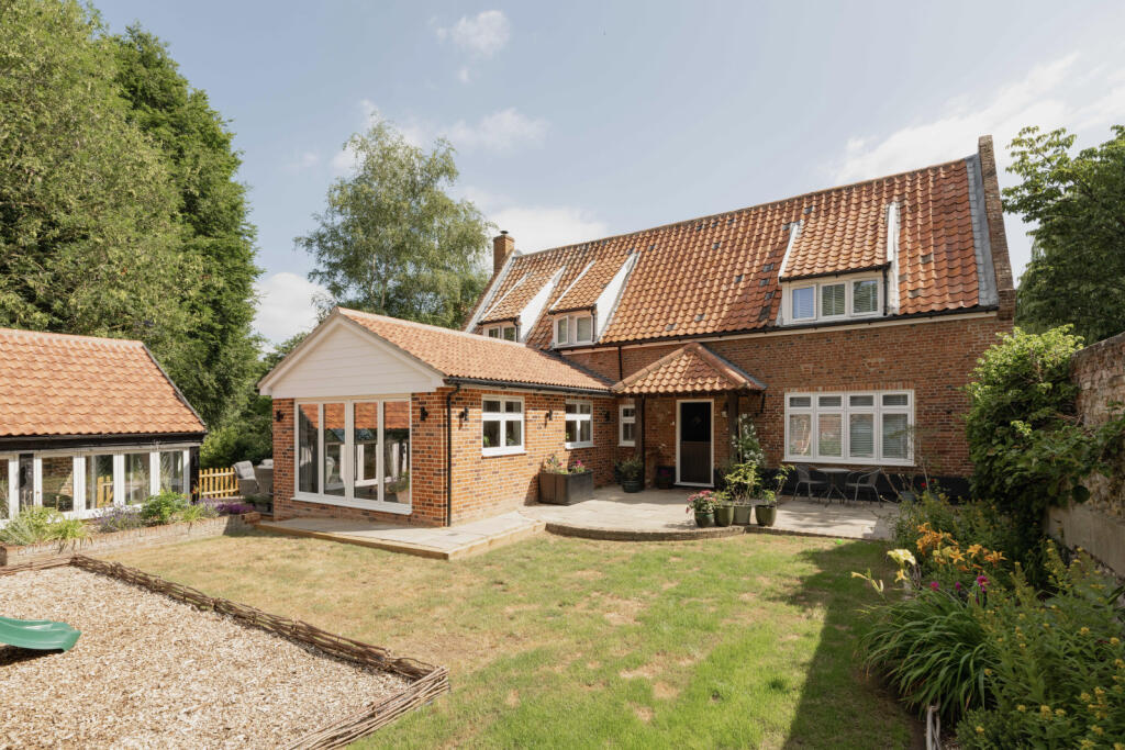 Main image of property: Watton Road, Colney, Norwich, Norfolk, NR4