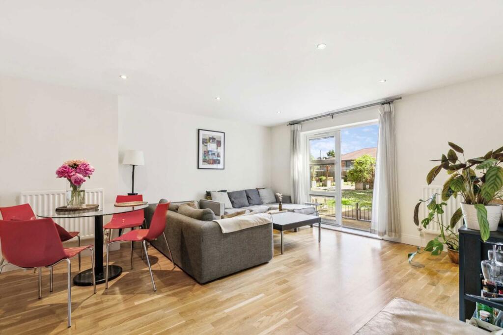 Main image of property: Kings Avenue, Clapham
