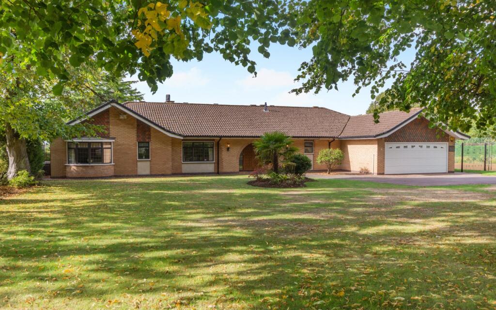 Main image of property: Cropwell Road, Radcliffe-on-Trent, Nottingham, Nottinghamshire, NG12