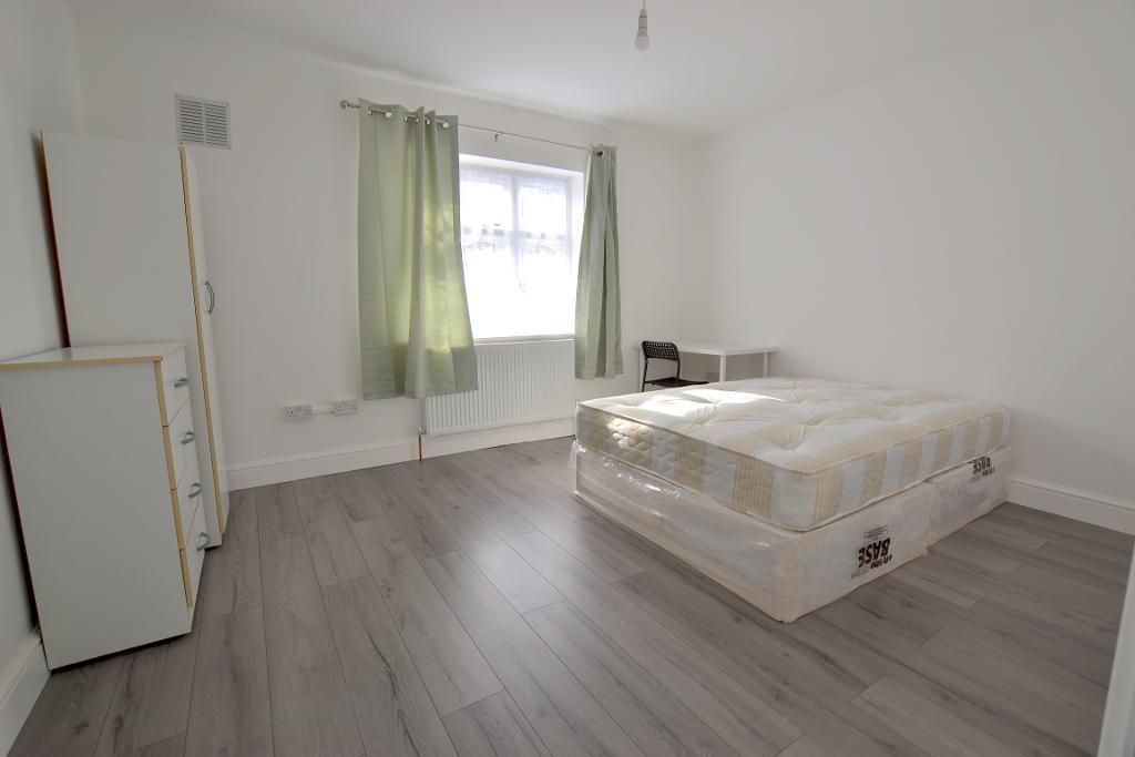 Main image of property: Elizabeth Close, London, E14 6DW