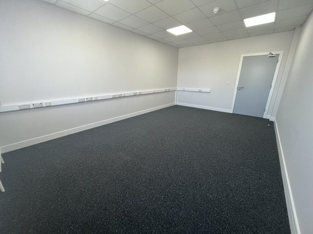 400 sqft office