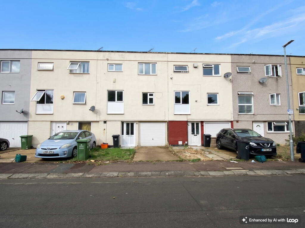 Main image of property: Roodegate, Basildon, SS14 2AX